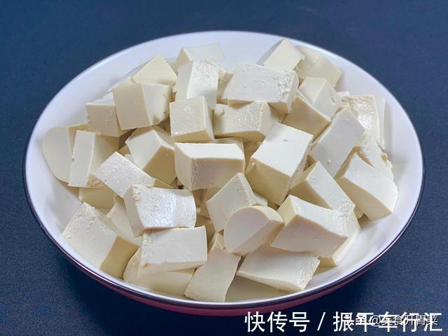 酱料|以后豆腐就这样吃，做法简单鲜香辣爽，出锅一口一个真解馋。