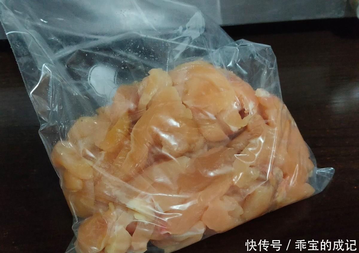 鸡胸肉|自制烤箱版的香酥鸡柳，香酥可口，食材健康，家人吃得放心