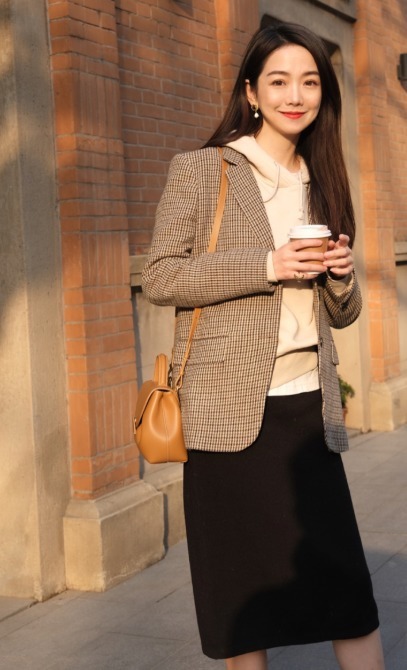 大长腿 格纹外套是今年冬季最飒单品,穿到明年也不过时,快来试试吧