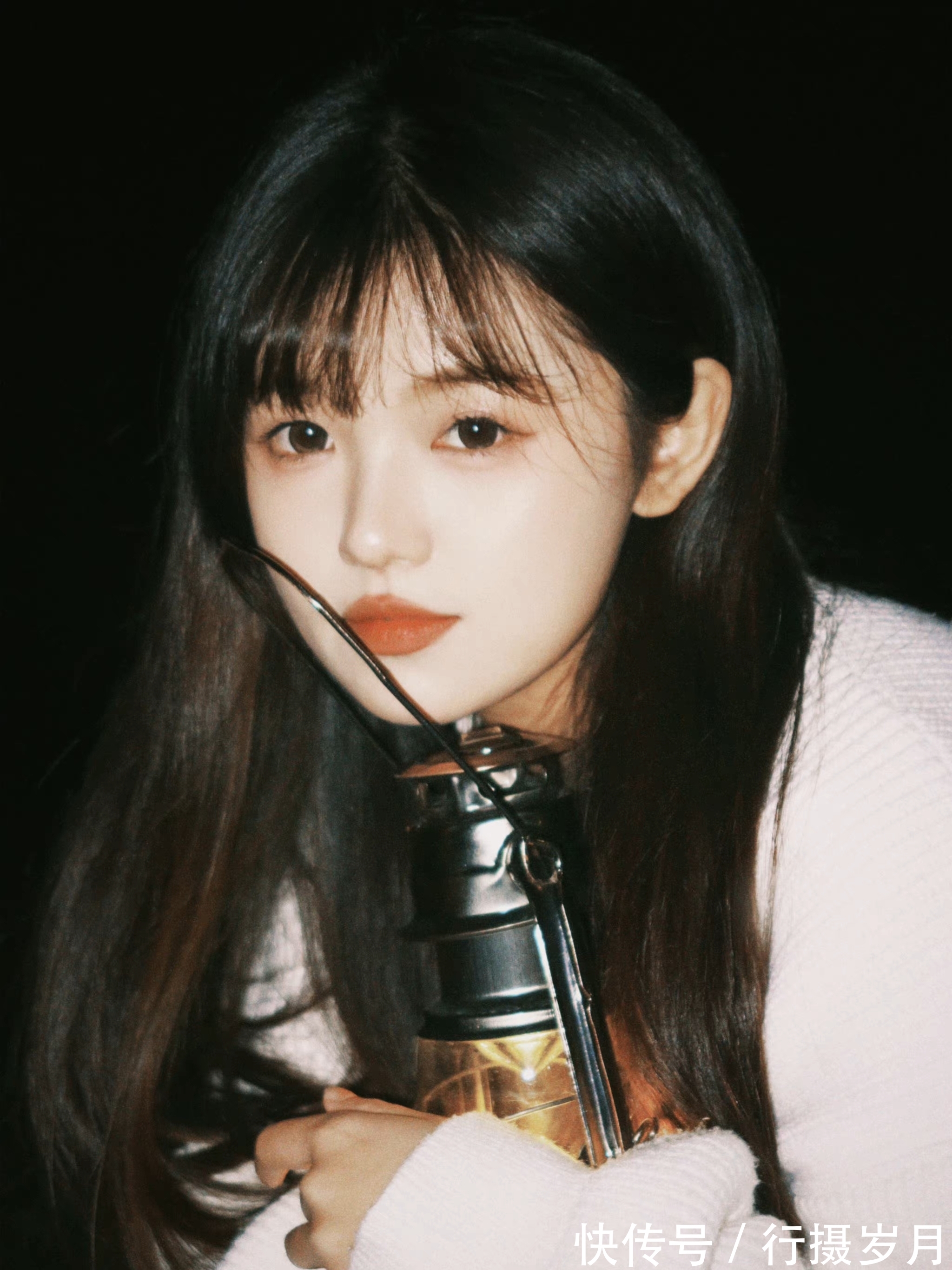 漠野$在夜的温柔中,点燃一盏桔灯