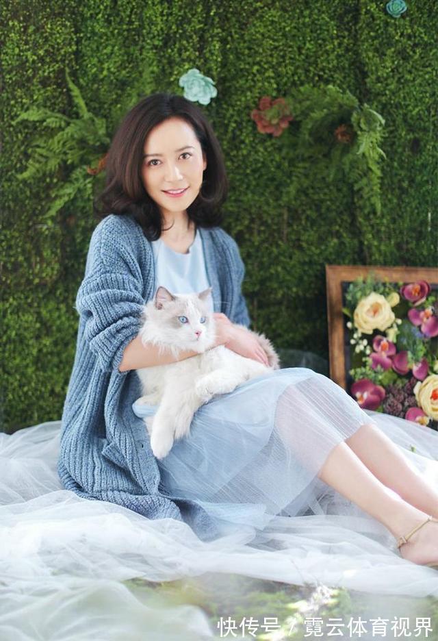 不老女神|女人过了50就放弃黑长直吧!试试今年流行的这4种发型,更减龄