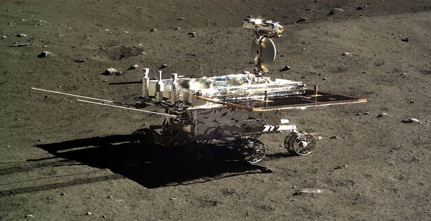 真实的月球表面为何总像刚刚下过一场小雨？