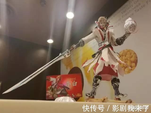 鸡骨头|大神用吃剩的鸡骨头做了个李白“手办”,邻桌的小学生直接看懵了