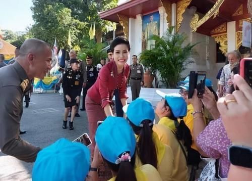 诗妮娜贵妃美绝了!伊人红妆好有女人味,42岁苏提达黯然失色