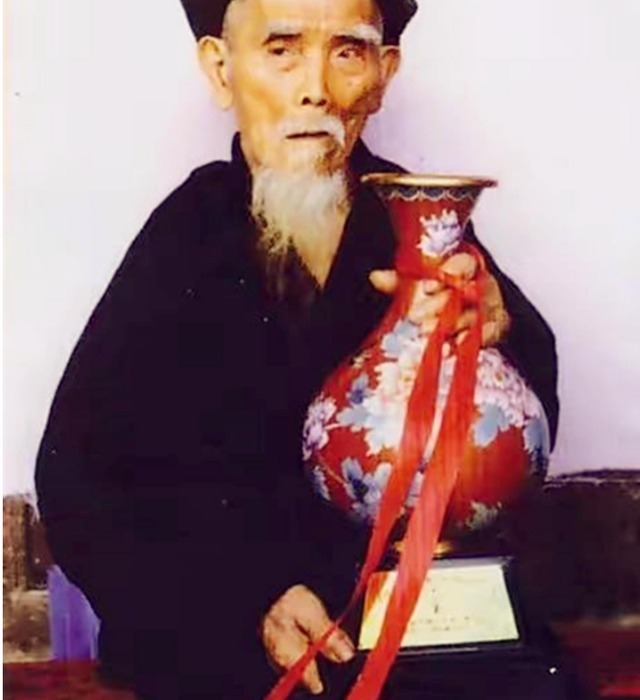 恭喜发财!他因133岁超高龄被授予“中国长寿之王”,长寿秘诀只有四字