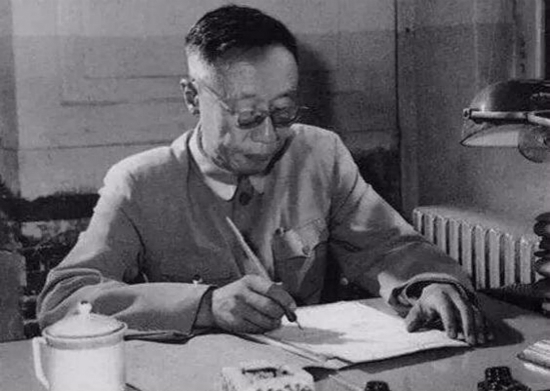 号召力和影|溥仪1924年没被冯玉祥赶出宫的话,后来可能会走上怎样的路