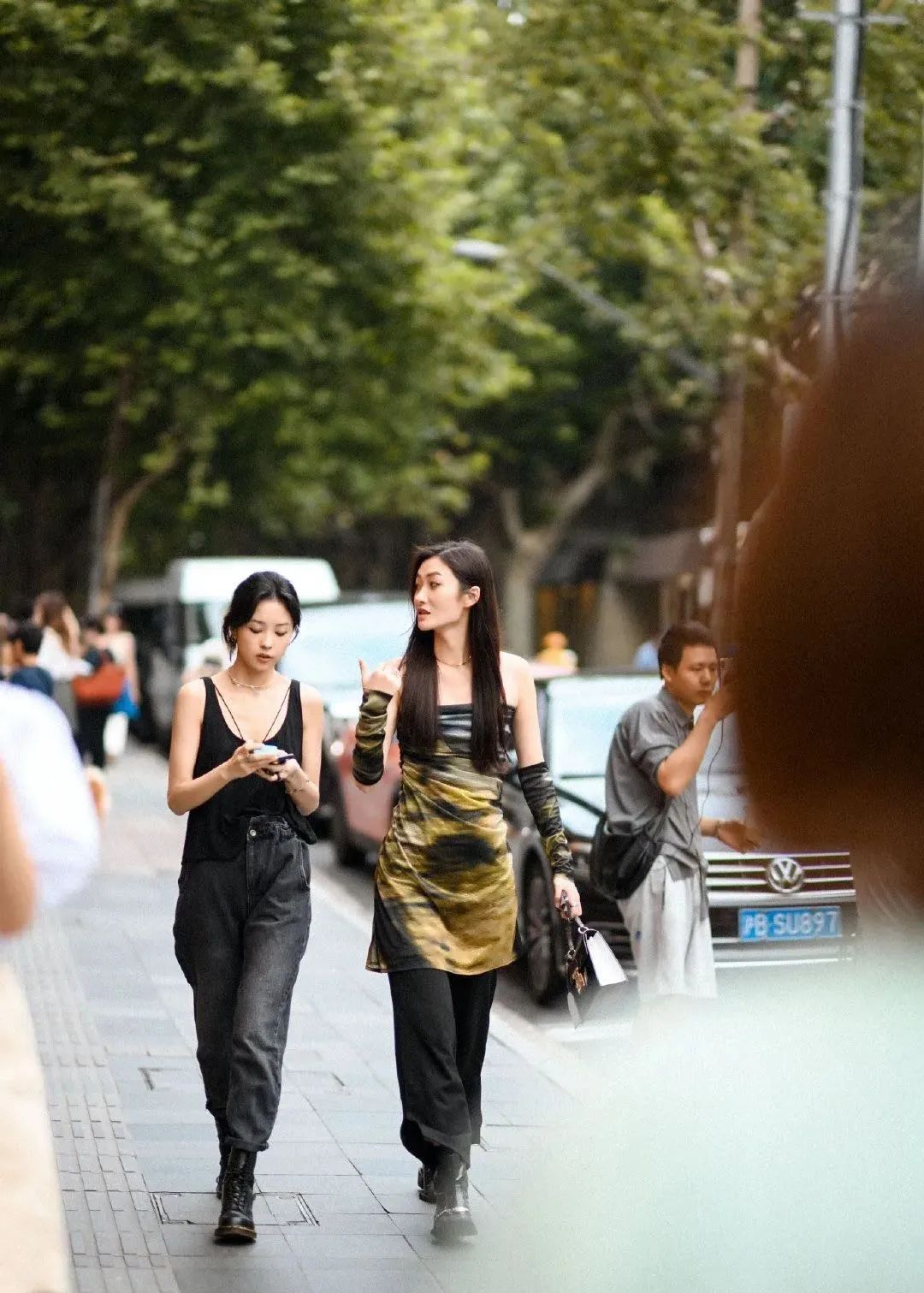 小杰|各省女孩初秋穿搭pk，你觉得哪个好看？