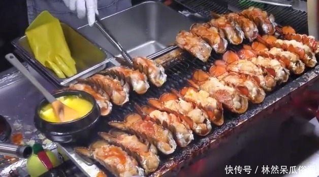 大娘街边卖“天价”小吃,15元一个,路人不嫌贵,顾客就怕抢不到