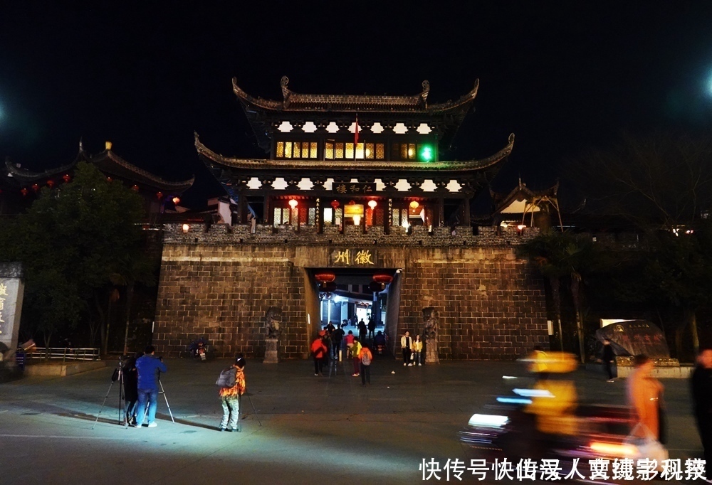 中薪|徽州古城夜画用镜头品读灯火阑珊里的厚重沧桑与古韵风情