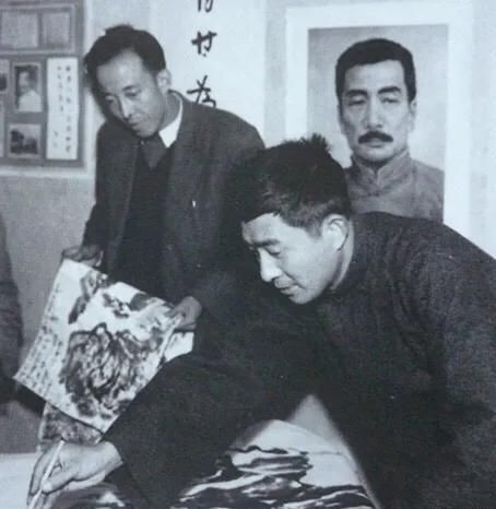 行草$影星赵丹的行草真惊艳,碑帖互融,行云流水,连刘晓庆都为他扯纸