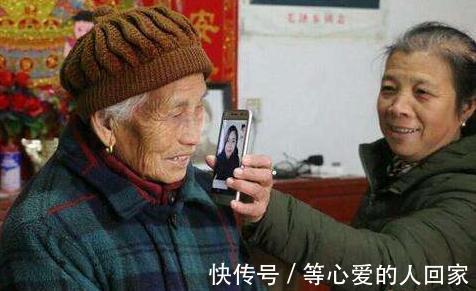 奶奶|宝宝从小面临“选择题”,跟姥姥亲还是奶奶亲,答不好妈妈心酸