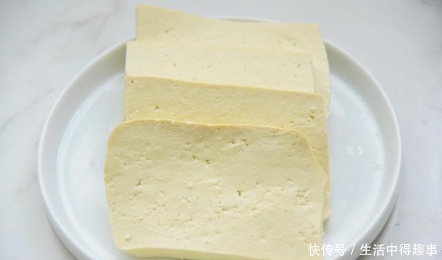 豆腐新吃法,不炒也不炖,5分钟即可上桌,好吃又下饭,老少爱吃