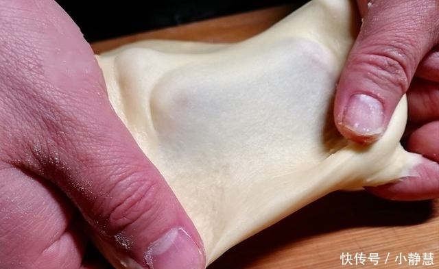 不用|面粉里打一个鸡蛋，不用烤箱，不用电饭锅，简单一做，比吃肉还香