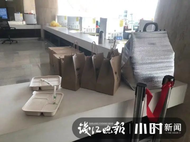 咖啡店|核酸采样工作太辛苦，想为他们送点甜！杭州小店老板这个举动太暖了