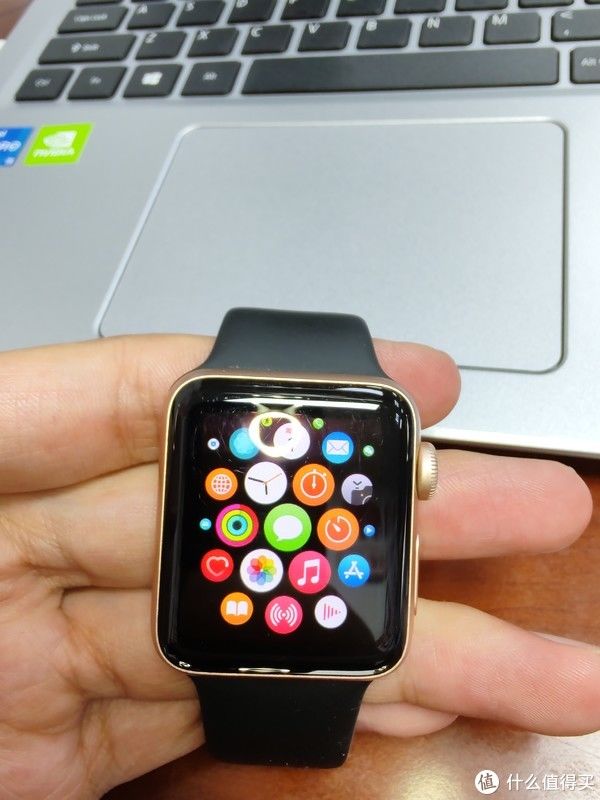 苹果|当旗舰机沦为百元机，还值得买吗？ 篇三十二：目前在售最具性价比的Apple Watch 3手表体验