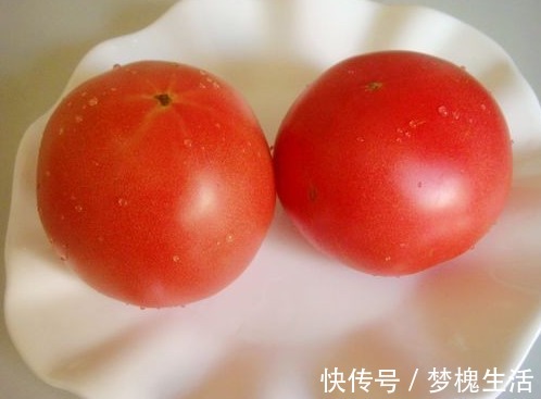 白糖|凉拌西红柿，只放白糖就错了，难怪酸涩难下口，大厨：这样做才对
