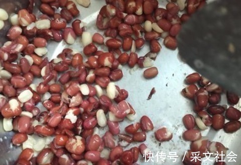 煮红豆，最忌泡好直接下锅煮！教你2招，8分钟快速出沙，颗颗开花