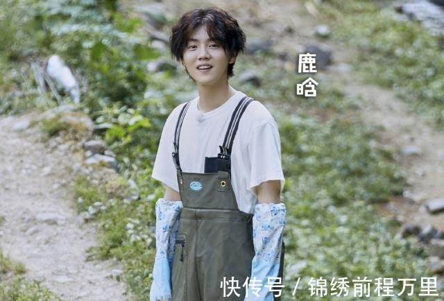 蘑菇|《向往3》晒鹿晗新海报,大裤衩洞洞鞋,上身时尚下半身接地气