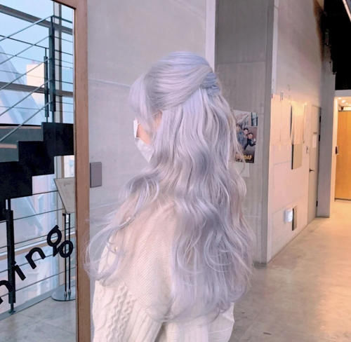 你和仙女就差一个发色，烟熏紫灰炫酷百搭，蓝精灵发色神秘又高级