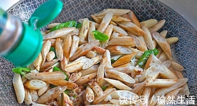 它是“穷人的阿胶”,每天炒一盘,排出毒素,气血足了,肌肤细腻