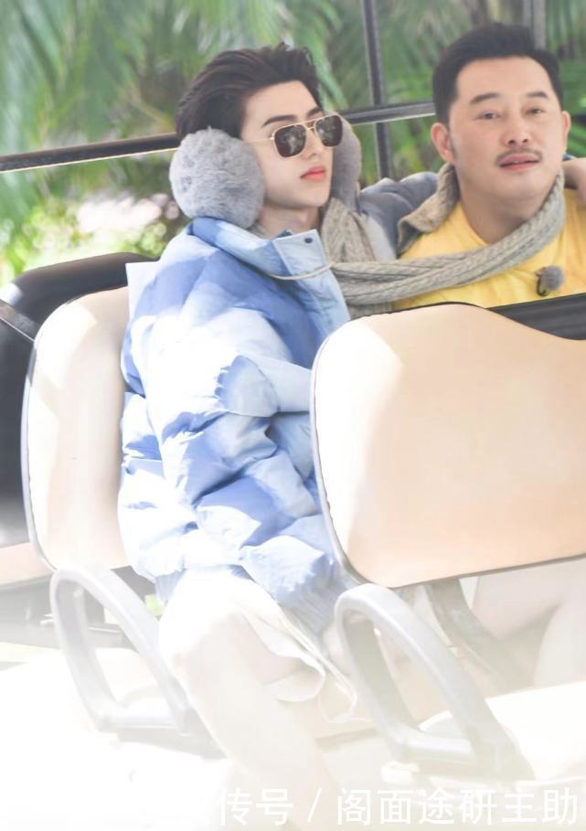 蔡徐坤|baby现身三亚录制节目,辟谣退出跑男传闻,击破退出跑男的谣言