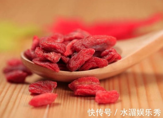 食用枸杞|什么时间吃枸杞,才能发挥最大功效?提醒:三类人最好避而远之