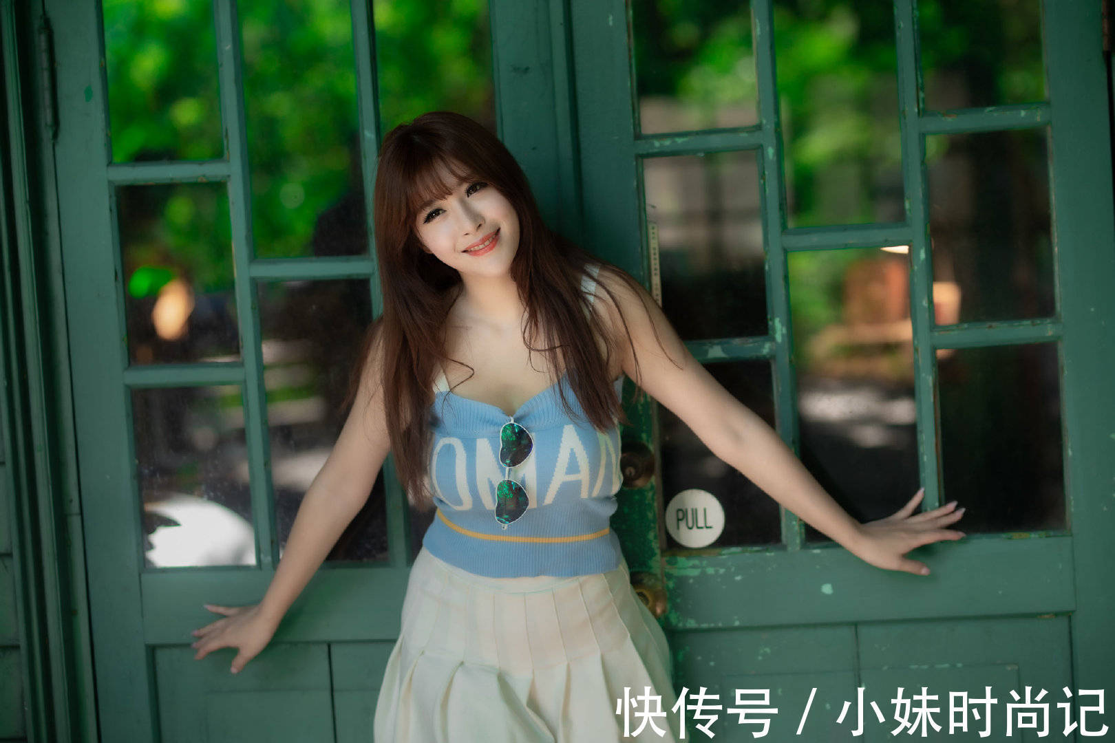 吊带 一件白色的百褶裙俏皮可爱,青春减龄还十分的百搭