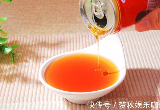 买香油,别管啥牌子,拿手上晃晃便知真假,再也不怕买到勾兑的了