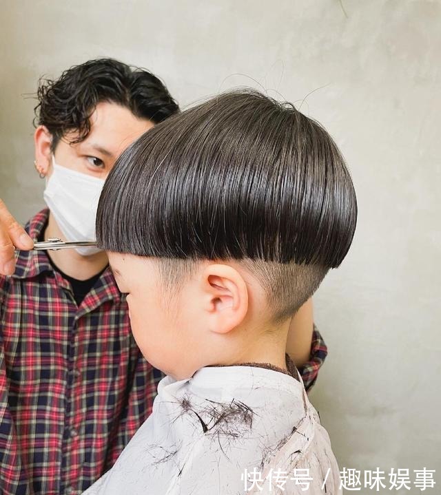 小男孩发型这样剪,真帅气,妈妈们请收藏