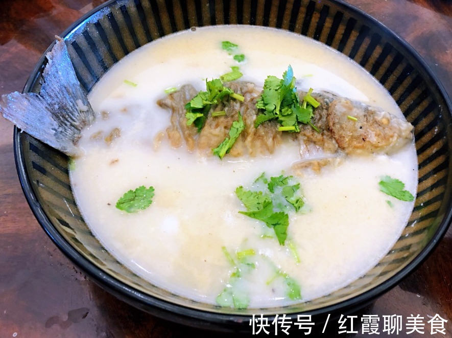 钓鱼|无论煎鱼或煎豆腐,直接用油煎就错了!多做1步,不粘锅不破皮