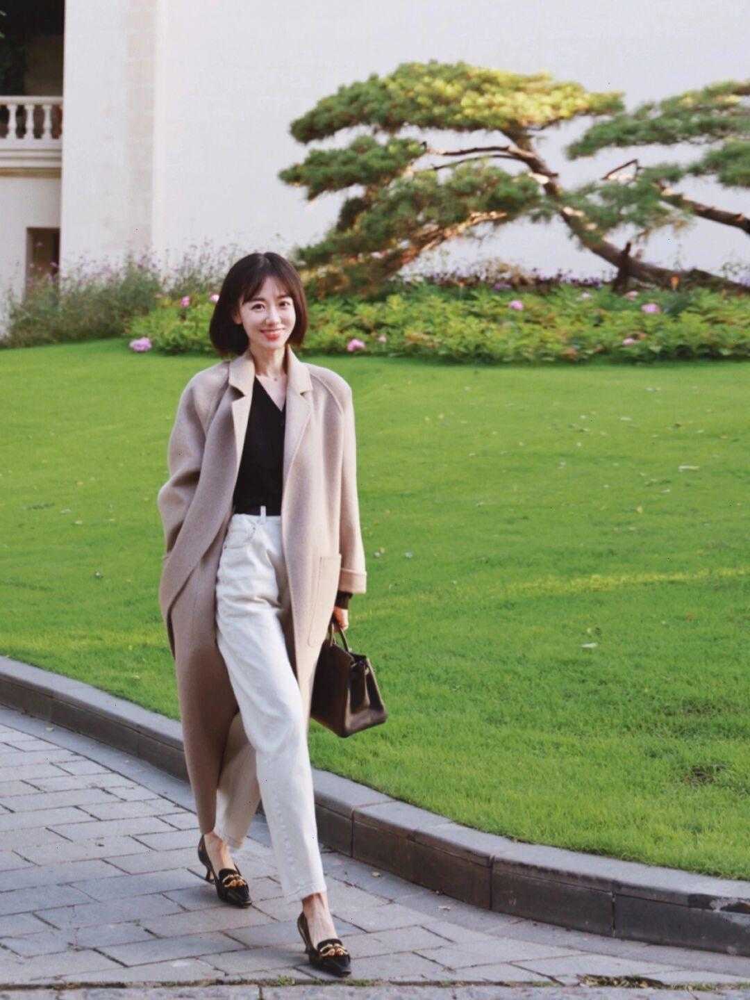 针织开衫|30+的女人常备这几条裤子,搭配上针织开衫或者毛衣,百搭又高级