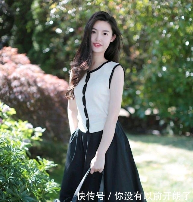 宽松|怎么穿搭才能成为精致的女人？简约休闲风就很高级，值得细细品味
