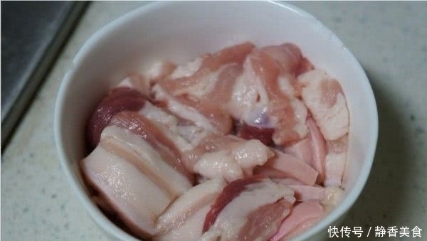 做辣椒炒肉,辣椒和肉到底先炒哪个?难怪肉柴不好。