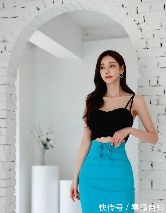 时尚 黑色吊带小背心和包臀裙的搭配,让你轻松穿出时尚美感!