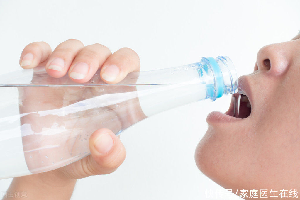 冬季皮肤最怕干燥，坚持做好这3件事，可让皮肤重回滋润