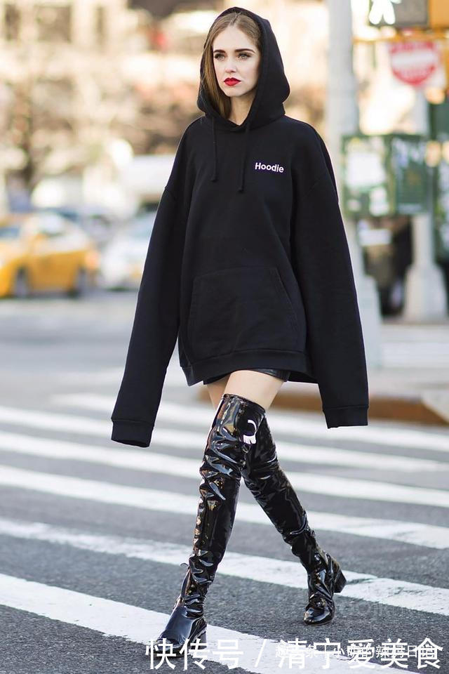 早秋穿卫衣,建议搭配这5款“下装”!青春时髦,谁穿谁好看