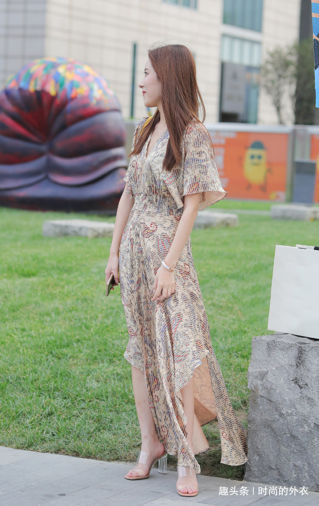 长裙|夏日的长裙穿搭,轻盈飘逸又清爽,让你的气质更显优雅出众
