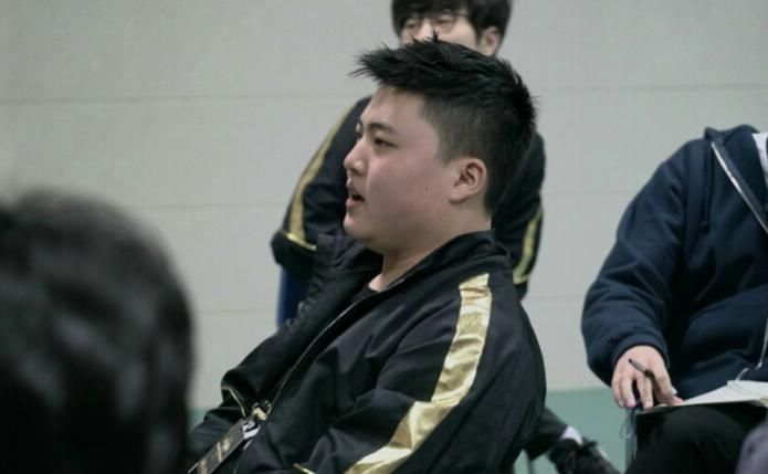退役|LOL：曾第一个爆料Uzi退役的人站出来了，正面回应Uzi九位数复出