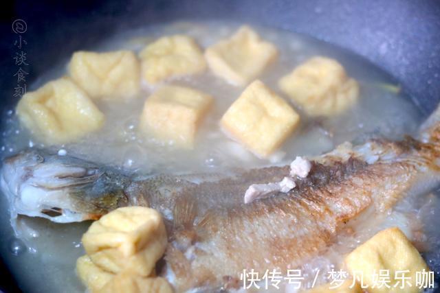 鲈鱼|煮的鲈鱼腥味重?试试这么做,三两下煮一锅,汤鲜肉嫩无腥味