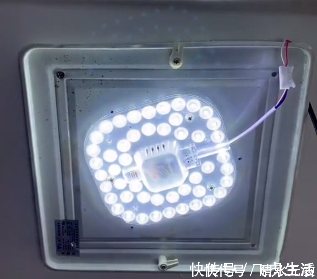 妙招|家里吸顶灯坏掉换灯你就亏了,教你这样改比原来还要亮,只几块钱