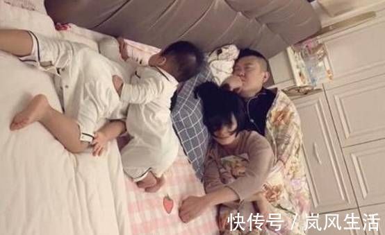 睡姿|90后小夫妻带娃睡觉,孩子睡姿意外走红,网友:孩子是意外收获的