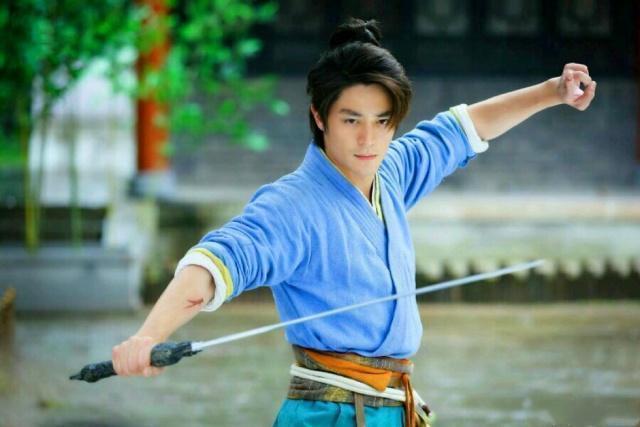 任我行@金庸武侠6大剑客,令狐冲垫底,张三丰仅第3,第1能横扫千军