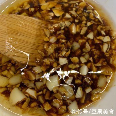 家常|人气家常下饭菜蒜蓉粉丝蒸丝瓜，一秒征服家人的胃