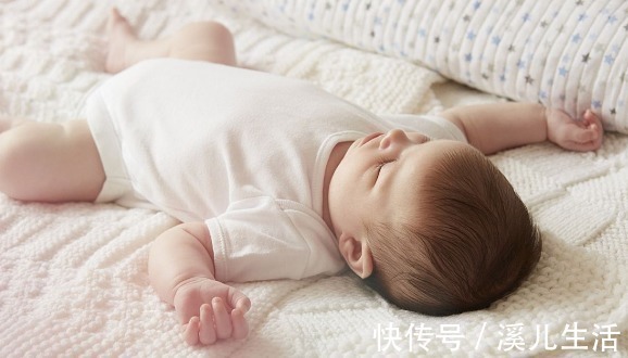 手部|一岁前宝宝出现3种“迹象”,可能是脑部发育有问题,家长注意