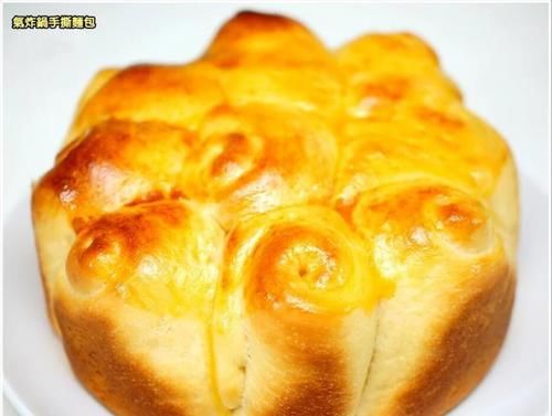  早餐手撕面包的做法，不用加水，不用烤箱，出锅香甜柔软还拉丝