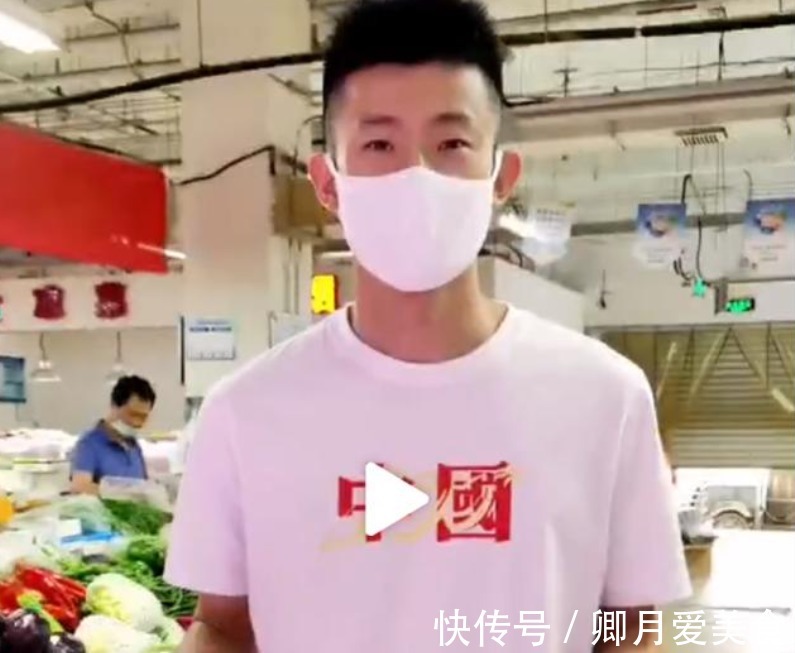王适娴|甜蜜!国羽冠军结束隔离与娇妻吃饭,亲自买菜回家下厨大秀恩爱