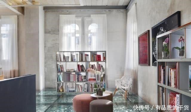 玻璃|朋友家的玻璃地板火了!装修剩点玻璃砸碎了填充进去,不敢上脚踩!