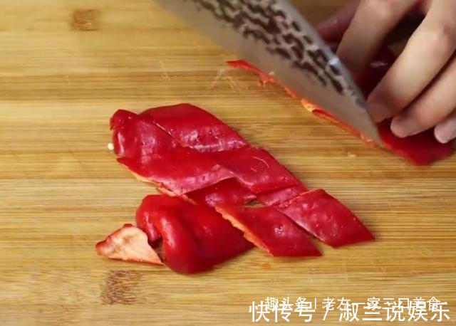 手撕包菜很多人做错了,厨师长教我的技巧,比吃肉还香,超下饭