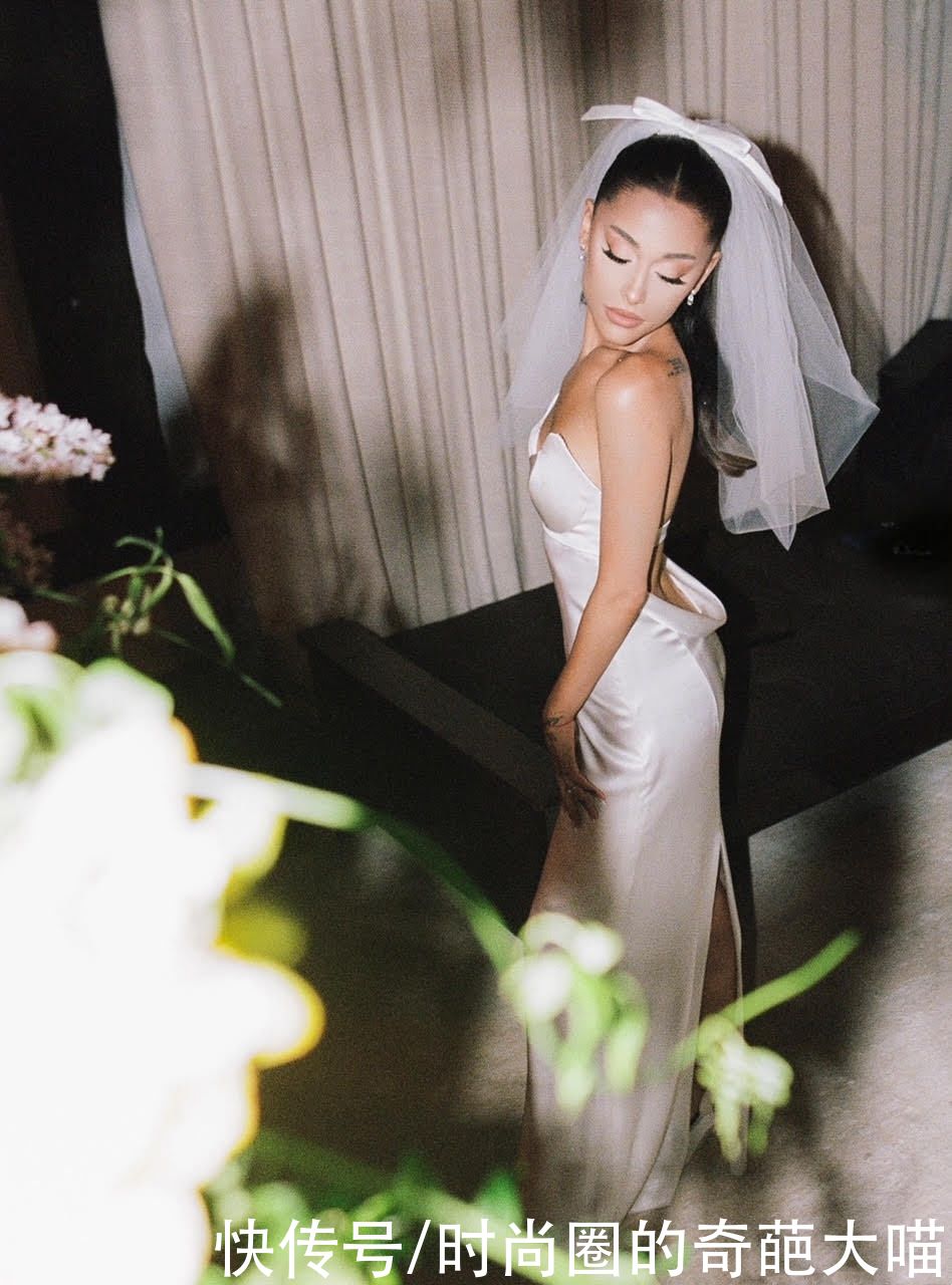 婚礼|繁琐的婚纱不再流行，吊带裙西装造型深受新娘喜爱，简单优雅