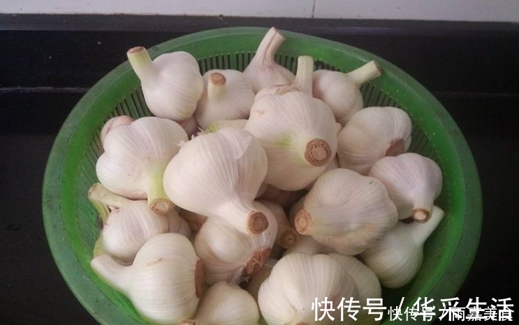 晾干|“腌糖醋蒜”只放糖和醋?错了,如果少了它,蒜又苦又涩,还易坏